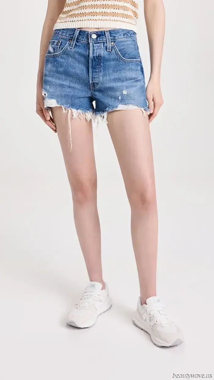In Italy, It Girls are sporting this stylish shirt trend paired with denim shorts to avoid looking outdated.