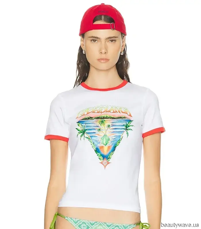 In simple terms, this T-shirt trend enhances the style of jeans and sandals.