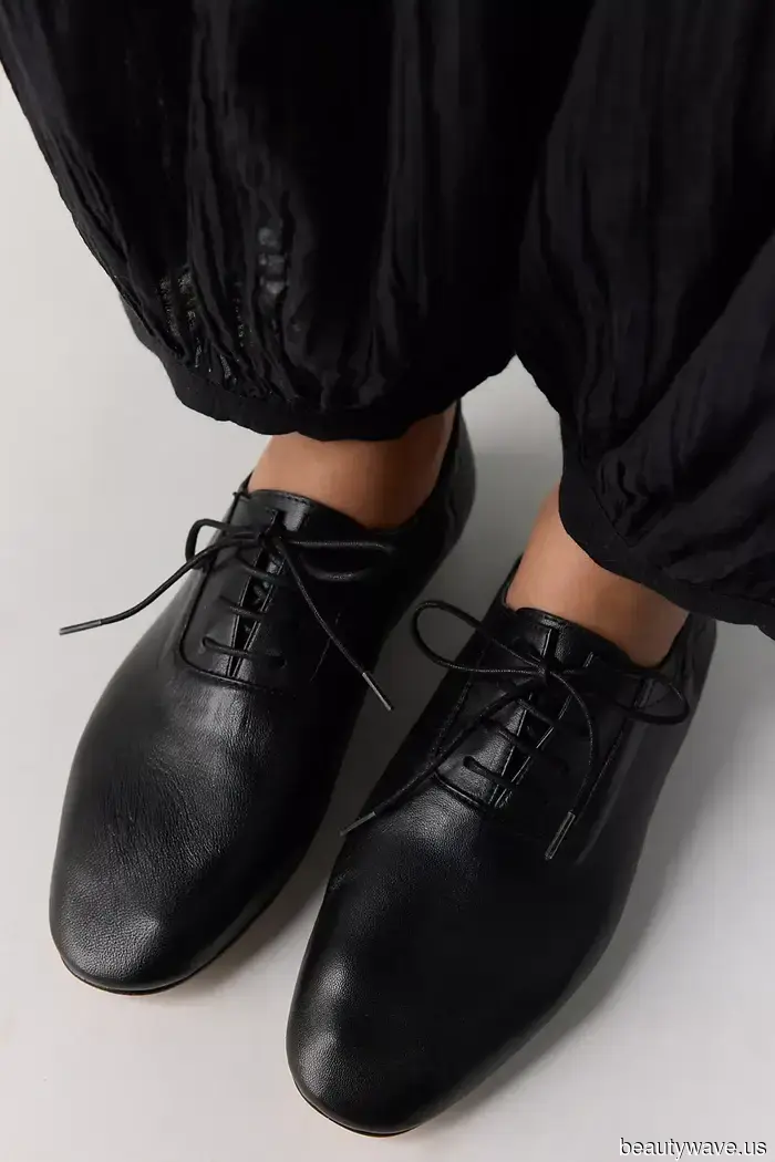 Everyone is aware that I have great taste in shoes—here are 7 summer trends that I wholeheartedly endorse.