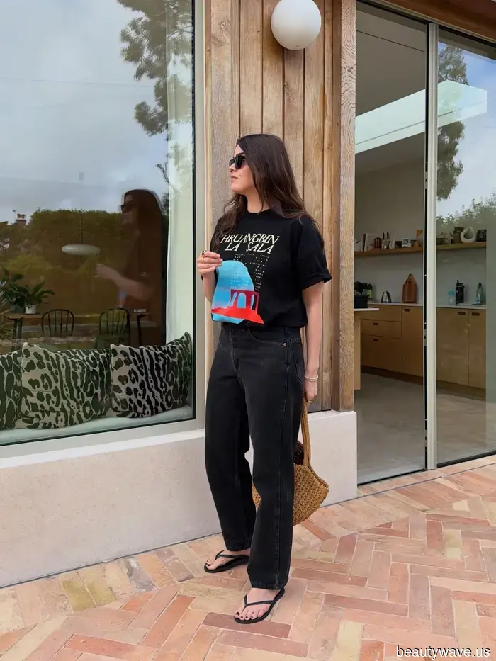 A New York, ogni donna alla moda sta indossando questa tendenza delle scarpe basse con i jeans in questo momento.