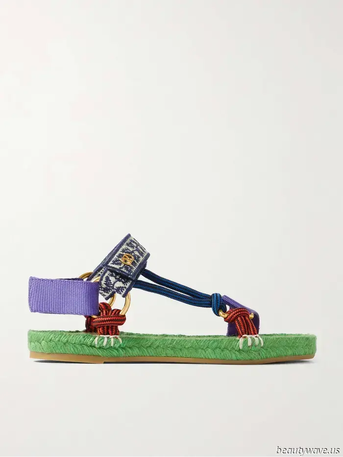 If You Dislike Flip-Flops, Check Out the Viral Sandal Trend That Everyone With Fashion Sense Is Sporting This Summer.
