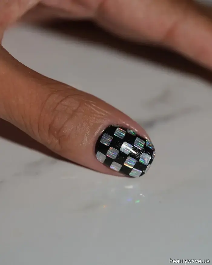 This winter nail trend is making me rethink my minimalist manicure.