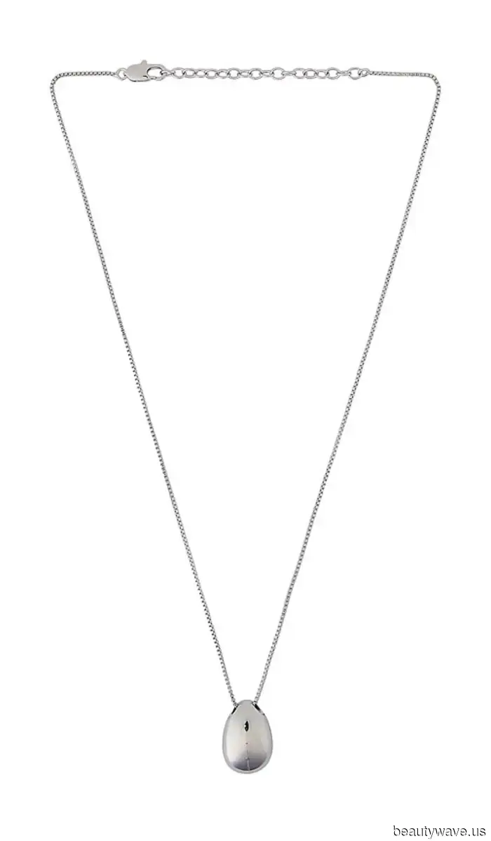 Da Base a Designer: Questa Tendenza dell'Outfit Renderà I Tuoi T-Shirt Subito Simili a Quelli di The Row