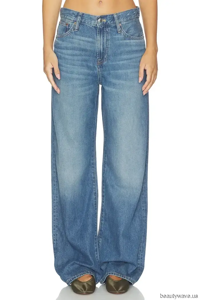 A New York, ogni donna alla moda sta indossando questa tendenza delle scarpe basse con i jeans in questo momento.