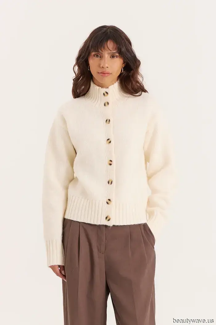 Sostén los Cárdigans de Cuello Redondo&mdash;En 2026, las Mujeres con Buen Gusto Están Usando Este Estilo Chic en su Lugar