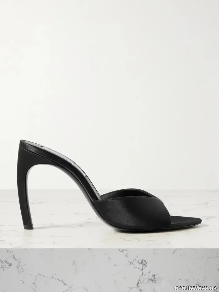 The Skirt and Shoe Pairing to Sport During a Heatwave, as Recommended by Victoria Beckham