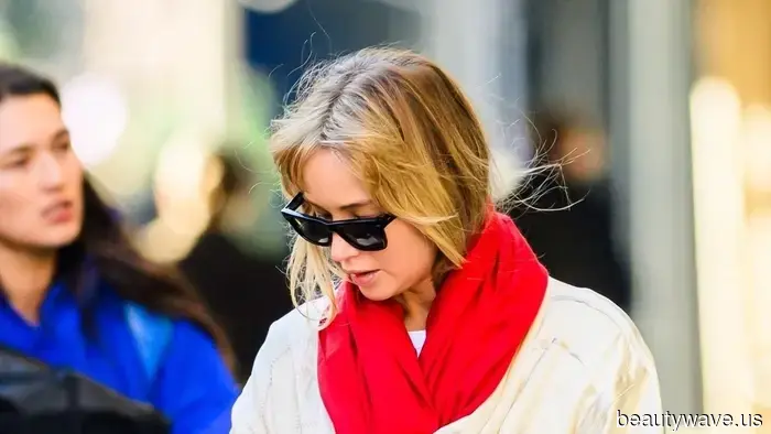 Jennifer Lawrence ha trovato qualcosa&mdash;questa tendenza degli accessori sotto i 50 dollari sarà il tuo acquisto più intelligente per l'inverno 2025
