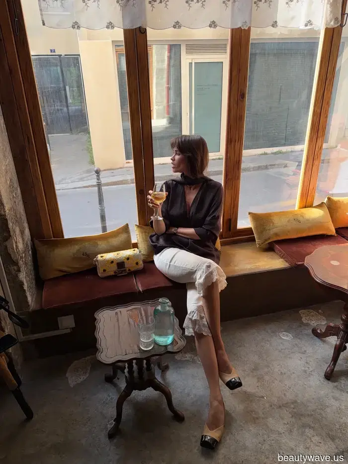 Skip the jeans—I believe that flip-flops and ballet flats appear most stylish when matched with this summer trend.