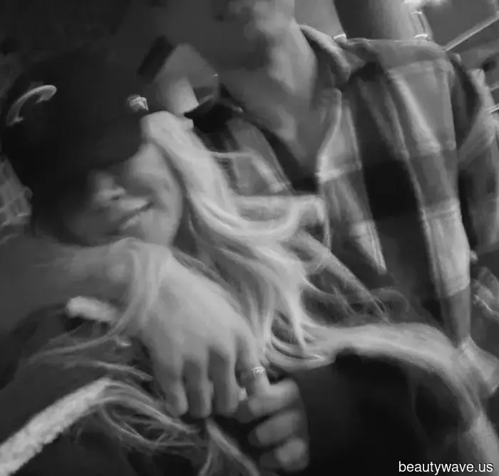 Anna Sedokova released a maxi-single "4 AM".