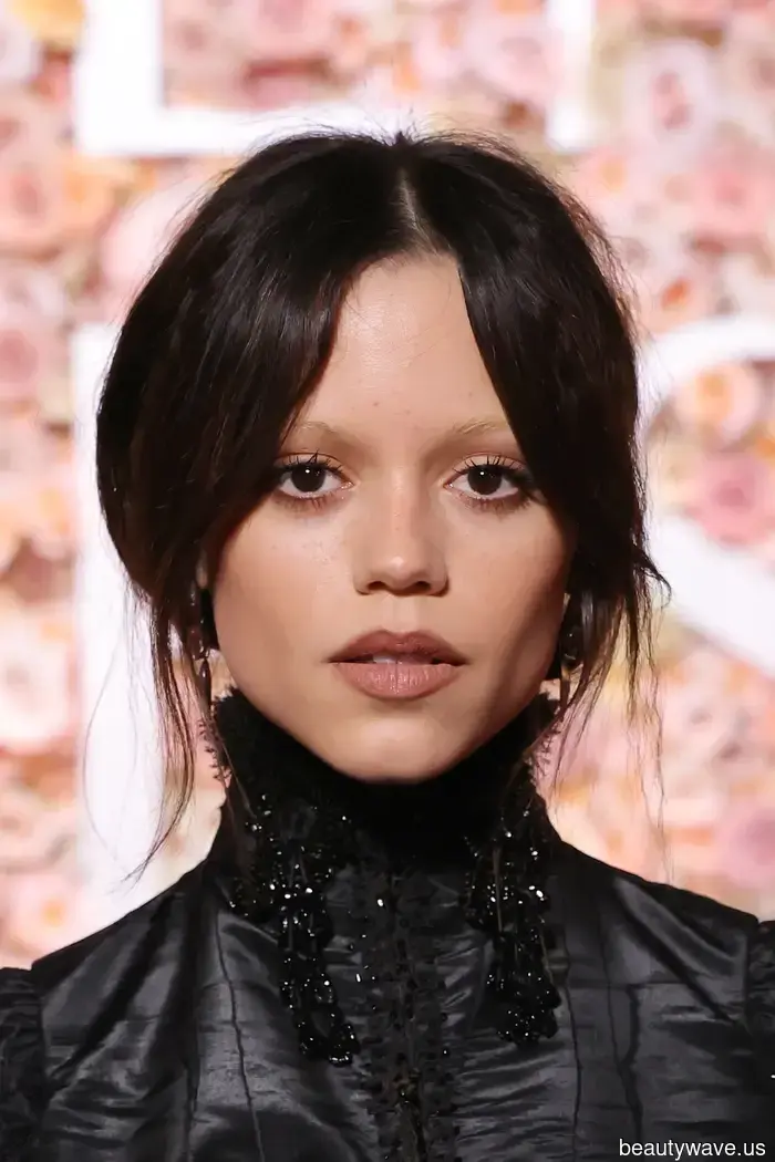 Questo Stick Bronzer Modellante per il Viso ha Silenziosamente Dominato il Red Carpet dei Golden Globes