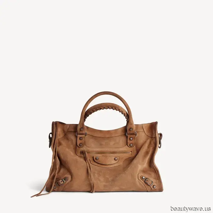 Larger, Improved, and Here to Stay: 7 Iconic Noughties Bags That Are Still Making Waves in 2026