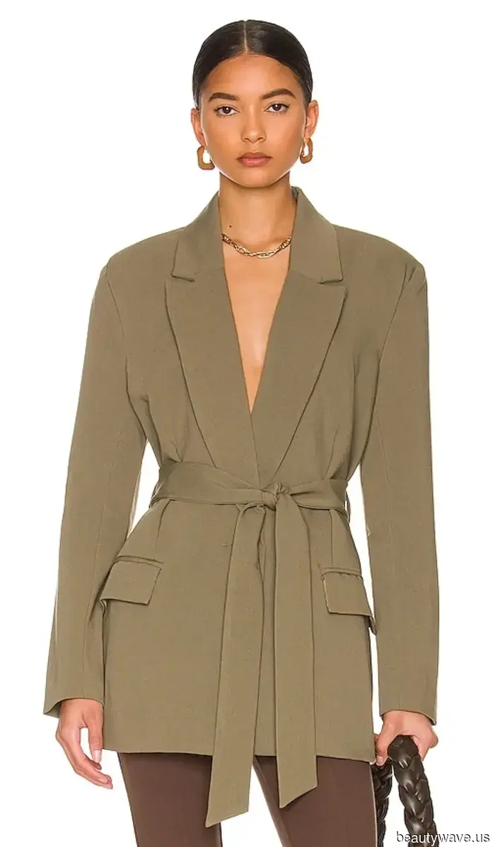 6 Stylish Blazer Looks That Trendy European Women Are Sporting