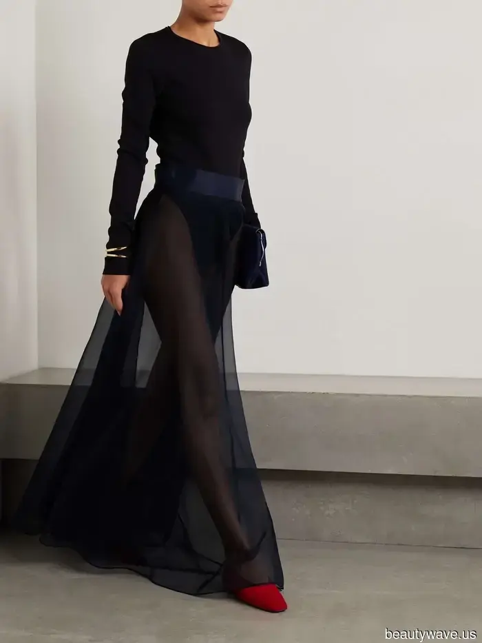 The "Barely-There" Look Is Making a Comeback—5 Tips to Perfect the Trend That Fashion Insiders Adore for…