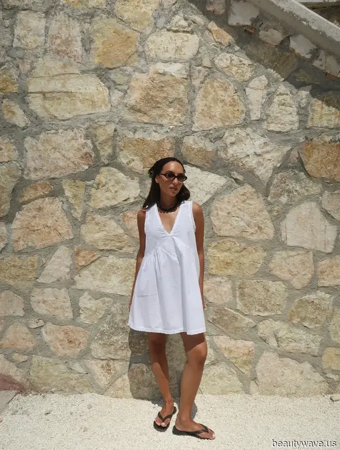 My friends often comment that I appear luxurious while on vacation—here are 7 simple yet chic wardrobe essentials I depend on.
