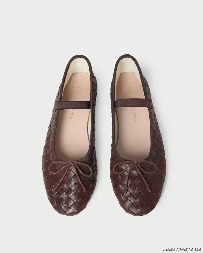 Indeed, ballet flats pair well with skirts, but they look even better in this Parisian-endorsed combination.