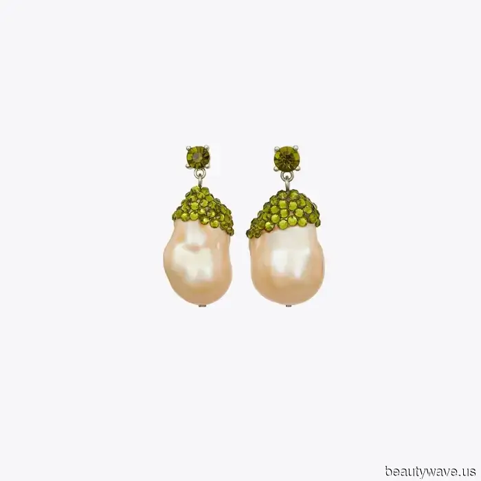 The Unique Earrings That Trendy Girls in Paris and NYC Are Sporting