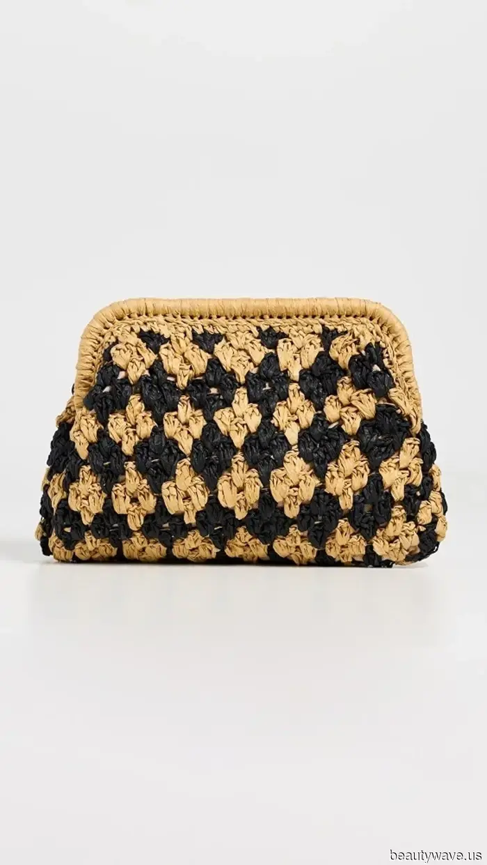 Put Down the Shoulder Bags—Fashion Enthusiasts Are Opting for This Trend to Achieve a More Stylish Look.