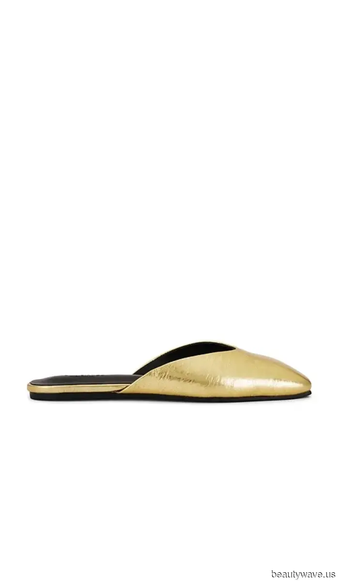 В Стамбуле Дж.Lo надела комплект в тон с трендом цвета обуви, который гарантированно сделает наряды выглядящими богато.