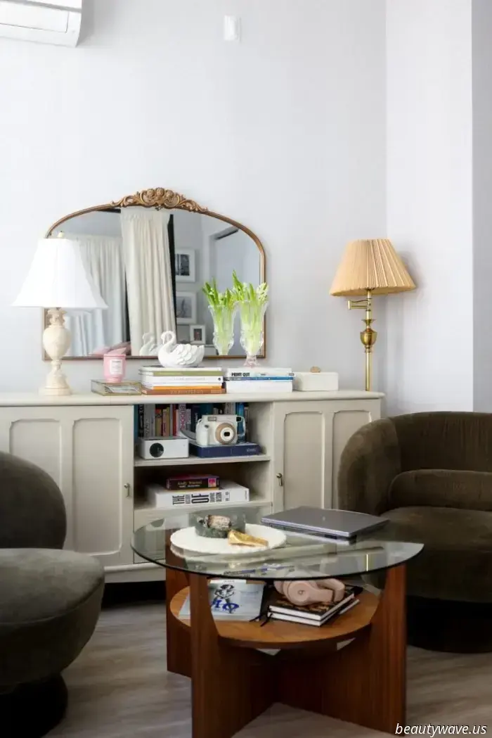Our Graphic Designer's Chicago apartment resembles that of a luxury hotel.