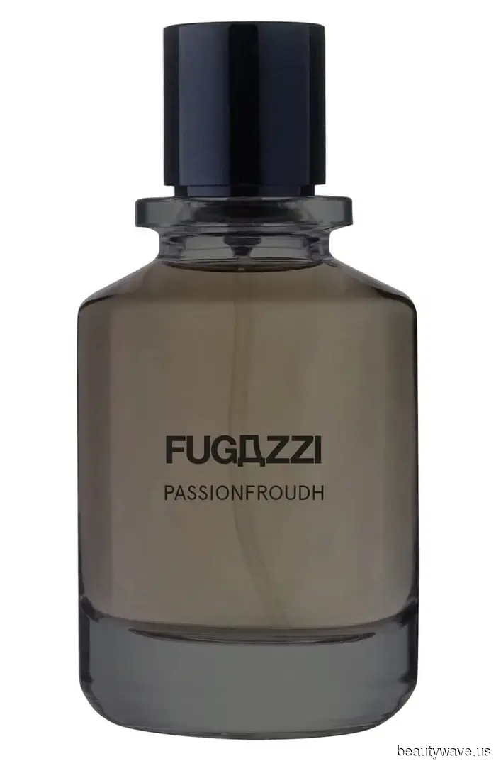 Los individuos más elegantes que conozco están haciendo espacio en sus tocadores para este perfume ácido.