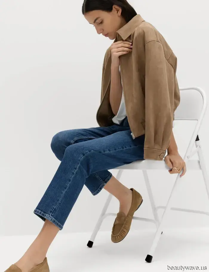 I've conducted the research—here are the *specific* sandal colors that pair best with blue jeans.