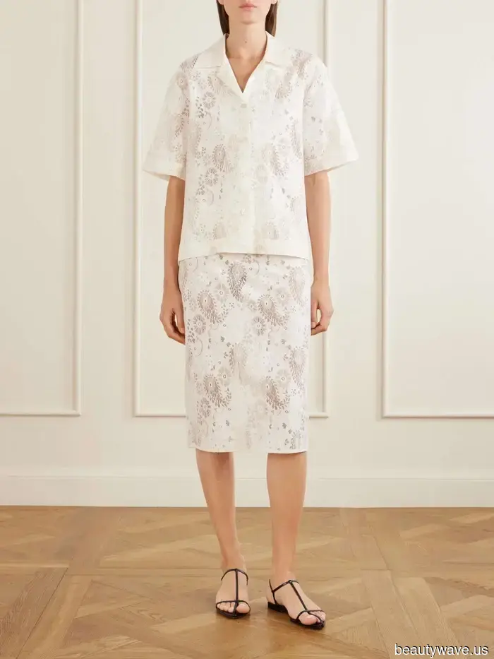 No, non jeans e t-shirt, le ragazze alla moda sanno che questo due pezzi senza tempo è la chiave per un outfit estivo chic.