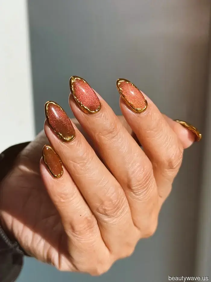Non sono una persona da glitter, ma queste unghie "cannella e zucchero" sono il manicure perfetto da autunno a inverno.
