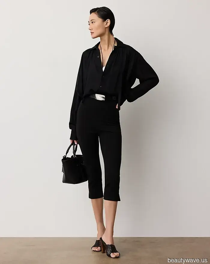 Metti in pausa i Pantaloni di Lino&mdash;Questo è lo Stile di Pantaloni Approvato dalle Ragazze Petite da Indossare con Sandali Quest'Estate