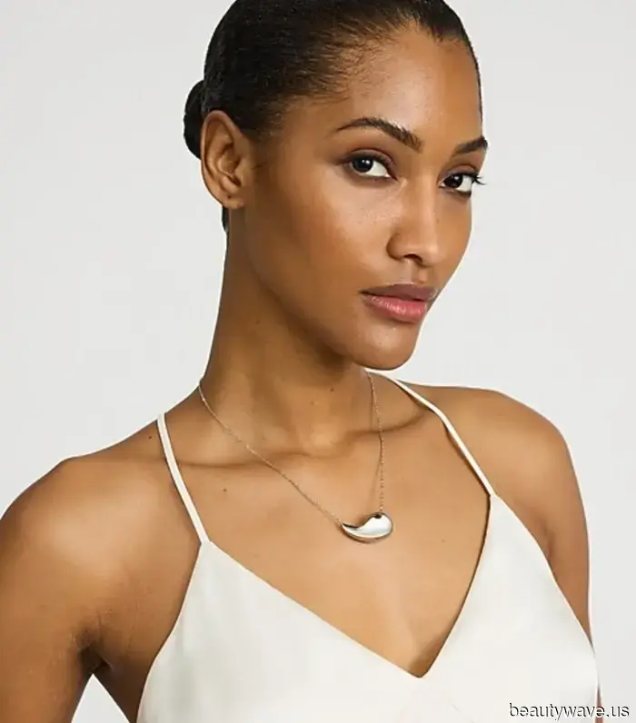 The Unexpected Jewelry Trend That People Are Pairing With Coats and Sweaters This Season