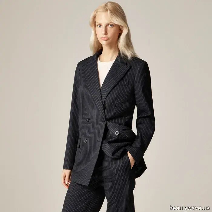 Fashion enthusiasts have eagerly anticipated the launch of Alex Eagle x J.Crew—29 stylish pieces that beautifully blend British and American styles worth exploring…