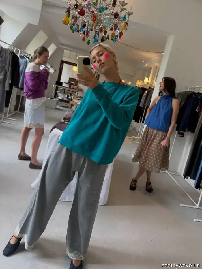 Non sto dicendo di non indossare jeans, ma secondo me, questa tendenza dei pantaloni rende le ballerine ancora più eleganti.