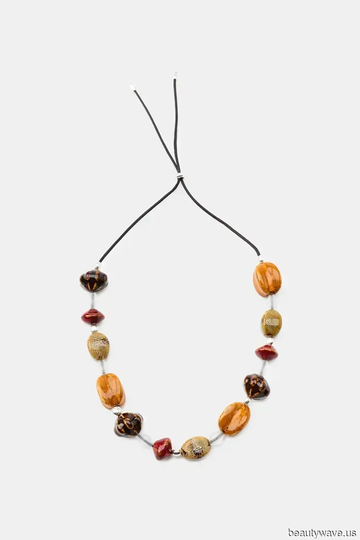 Brooches, Open Bags, and Boho Jewelry—7 Accessory Trends That It Girls Will Embrace This Fall