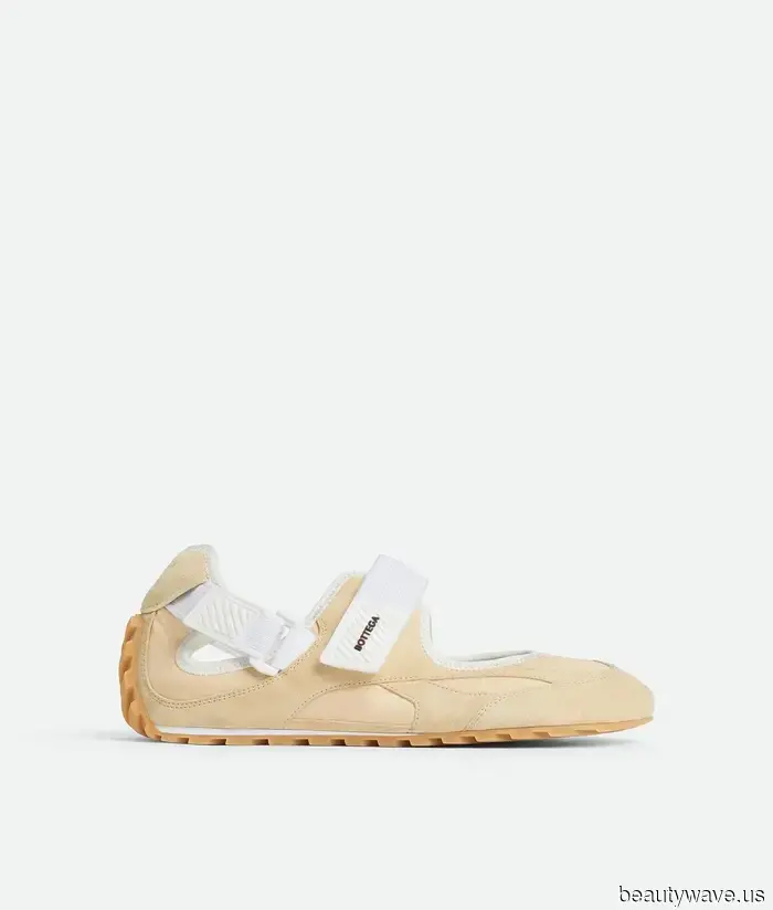 Neither a ballet flat nor a trainer—this "controversial" shoe is exactly what I want to wear this autumn.
