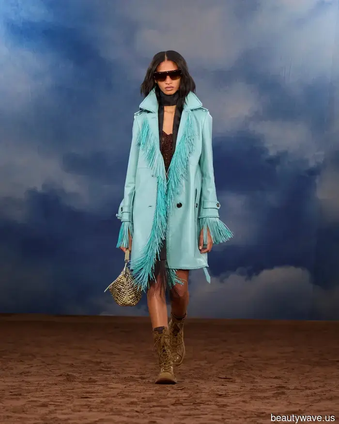 La nuova estetica della primavera 2026 è il vestire glamour da festival musicale, secondo Burberry.