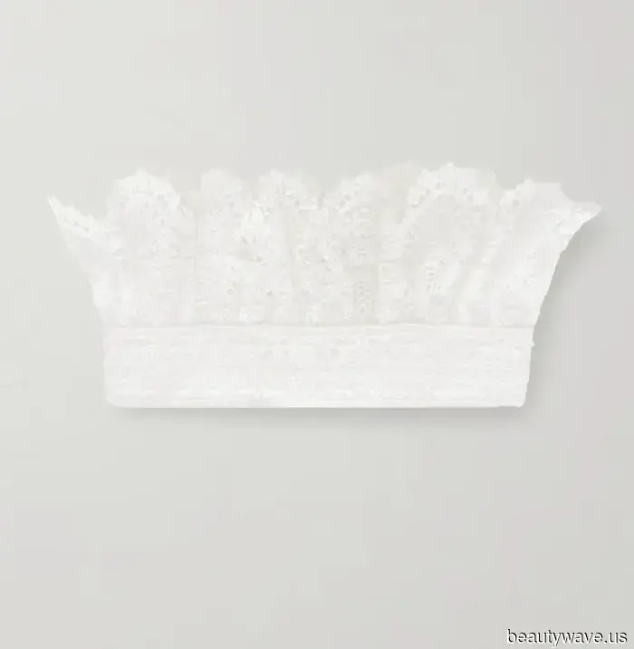 I’ll confess: Style for those over 50 makes minimalism appear more elegant.