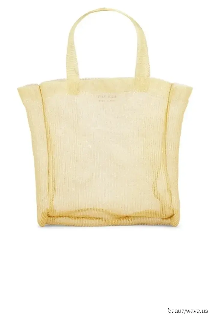 Le borse in rafia sono ancora di moda, ma secondo le persone chic di Londra e NYC, questa tendenza delle borse "datate" è ancora…