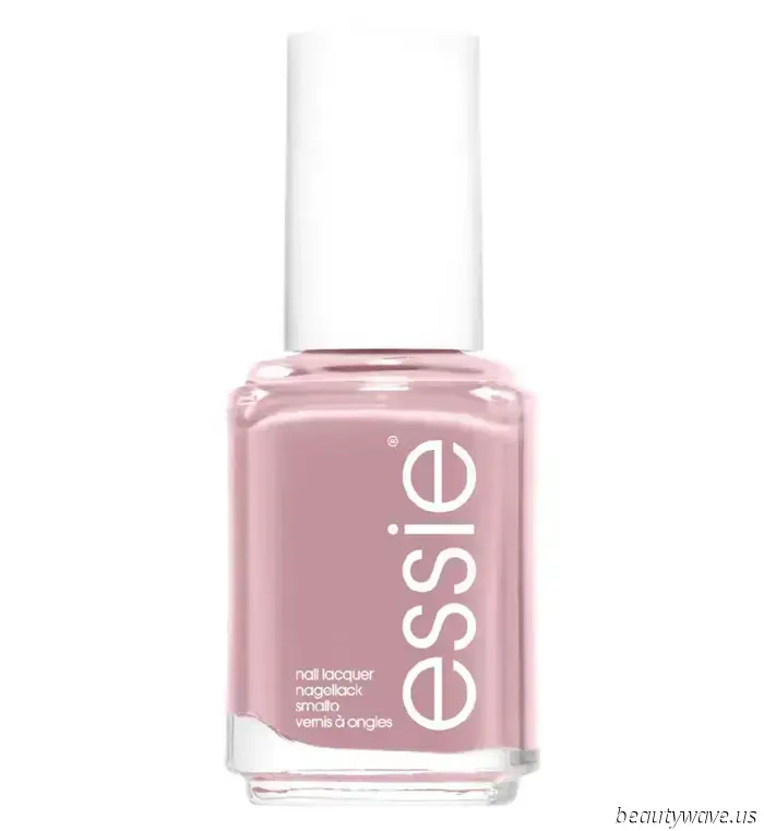 Not Beige, Not Milky—I’ve Discovered the Most Stylish Neutral Manicure for Fall.