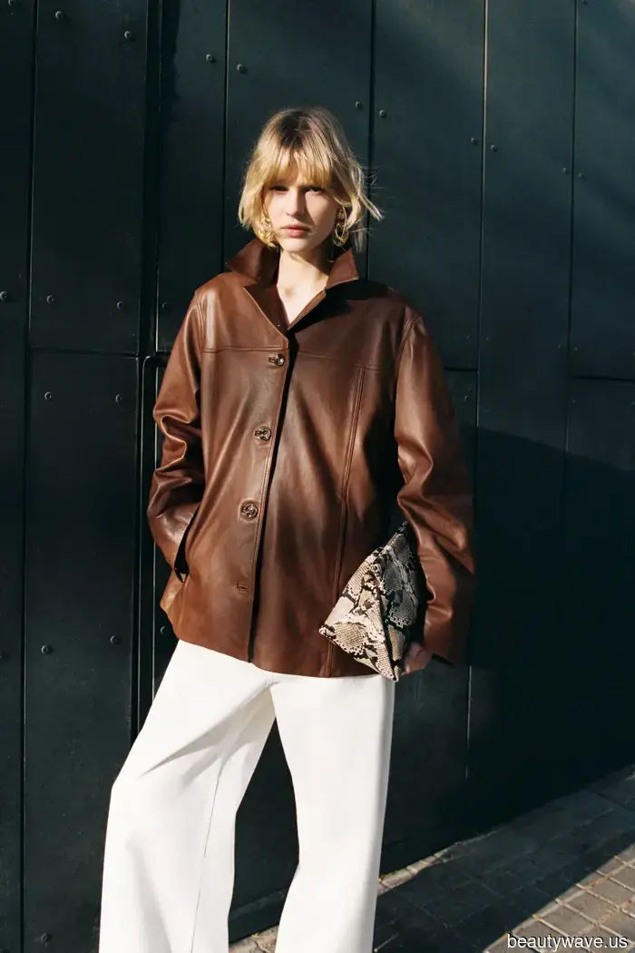 Certo, le giacche di pelle nere sono senza tempo, ma tutti nel mondo della moda stanno optando per questo colore più chic invece.