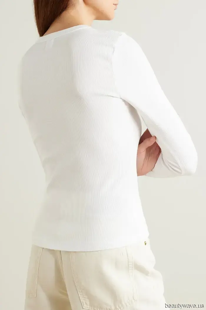 Los jeans azules están bien, pero para el otoño, las personas elegantes saben que esta controvertida tendencia de denim se ve más rica.