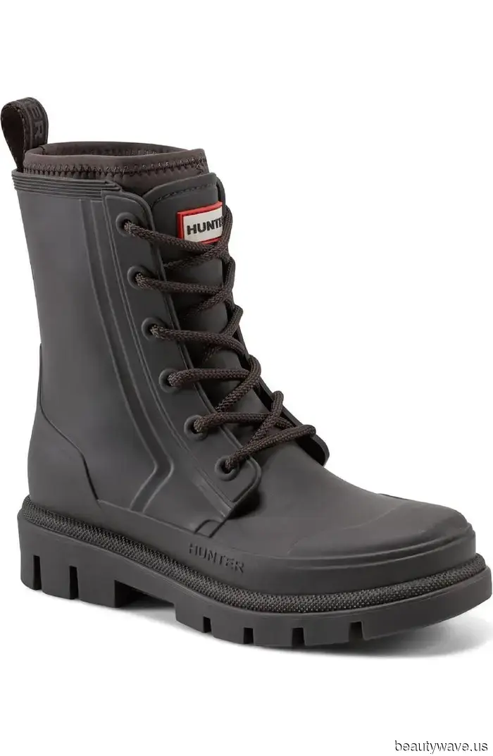 Predigo que estas botas clásicas vistas en la gente de moda de Londres dominarán las aceras de Nueva York este otoño.