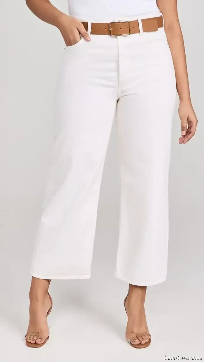 Questa è la tendenza delle scarpe basse eleganti che le donne raffinate indossano improvvisamente con i jeans bianchi