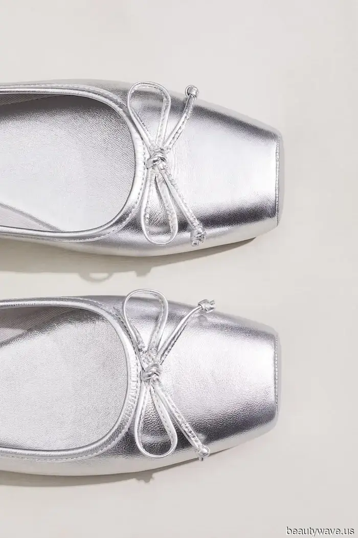 Джинсы *технически* подходят ко всему, но я считаю, что они выглядят наиболее стильно с этой классической вязаной вещью.