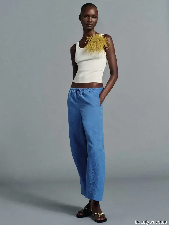 Not Linen, Not Taffeta—Stylish Dressers Are Embracing This Transitional Trouser Trend for Autumn.