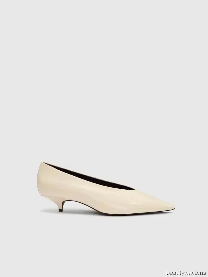Cuffed jeans are making a comeback—here are the anti-trend shoes that complement them perfectly.