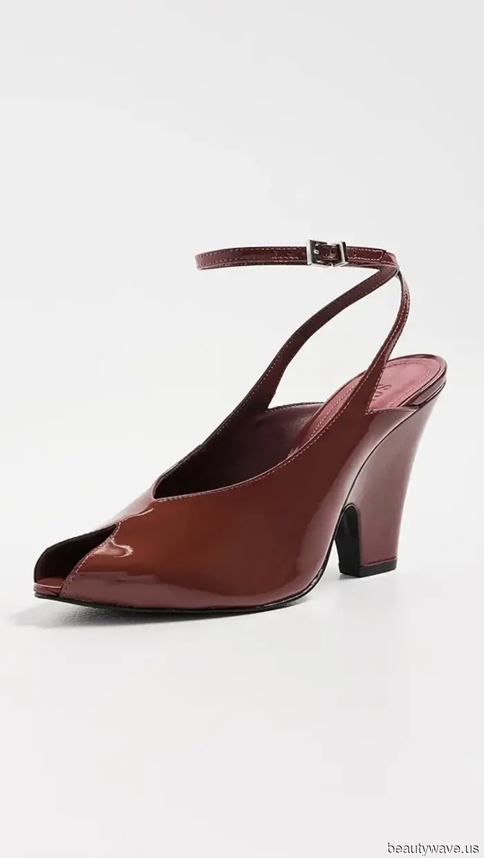 The Skirt and Shoe Pairing to Sport During a Heatwave, as Recommended by Victoria Beckham