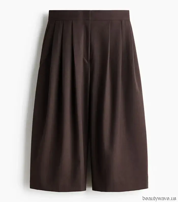 Oltre il ginocchio, ma non un Capri, questi sono i pantaloni da ragazza cool che tutti indossano questa primavera