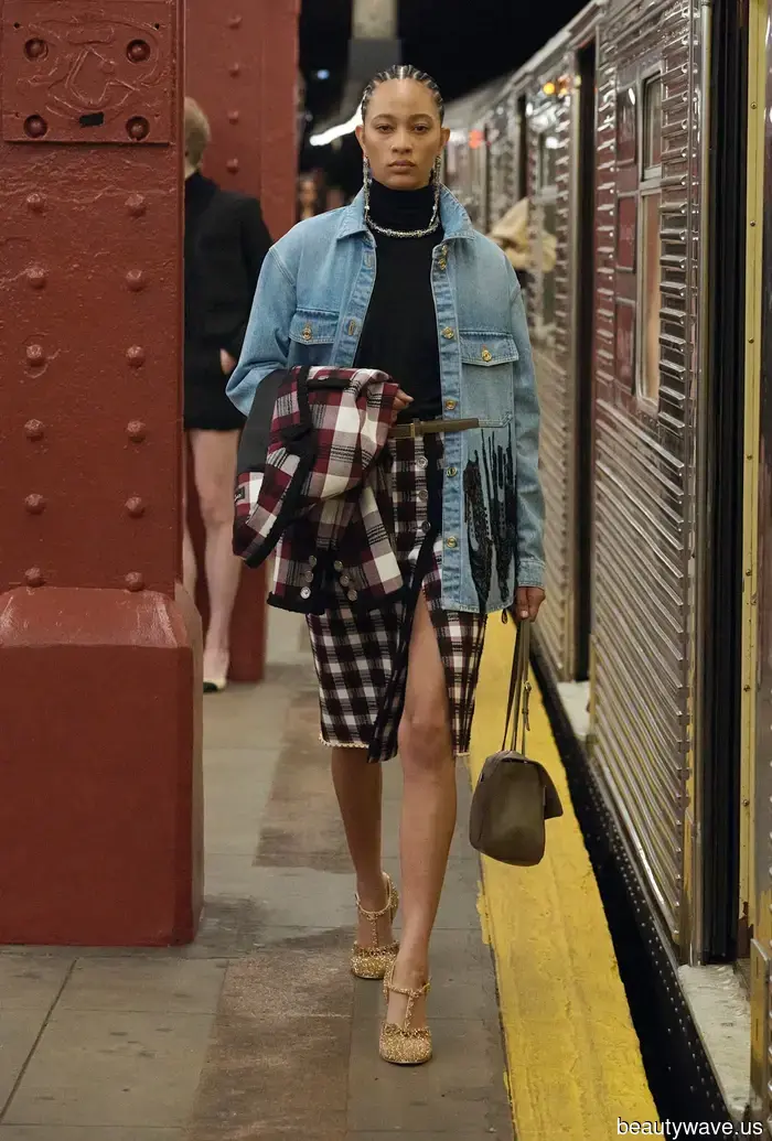 6 Tendenze che tutte le ragazze alla moda indosseranno nel 2026 sono state appena rivelate al Chanel M&eacute;tiers d'Art Show a…