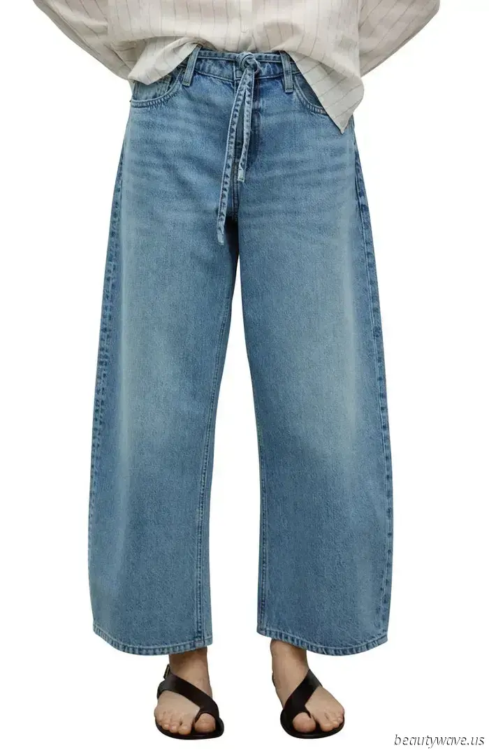 This summer denim trend is completely different from skinny jeans, and I’m noticing it everywhere.