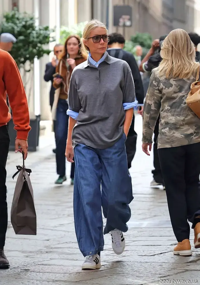 FYI: Se indossi questa tendenza di sneaker datata nell'autunno 2025, assicurati di abbinarla a jeans larghi.