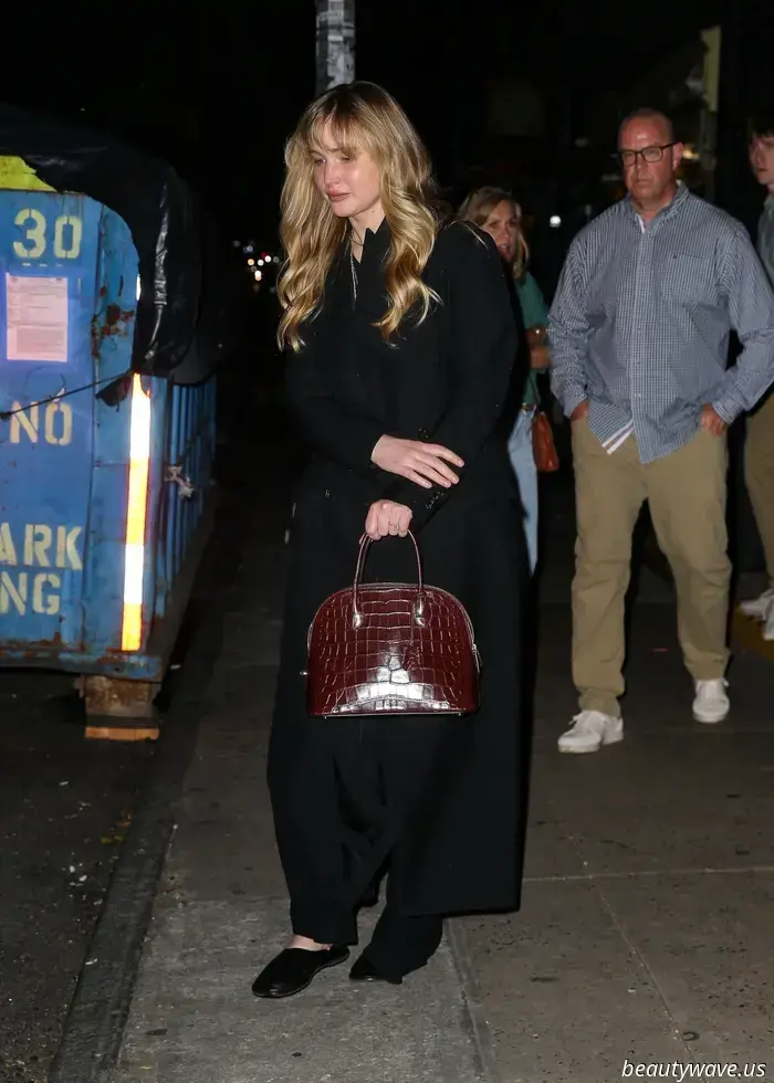 J. Law e Dakota sanno entrambi che questa scarpa rende i pantaloni su misura immediatamente più freschi